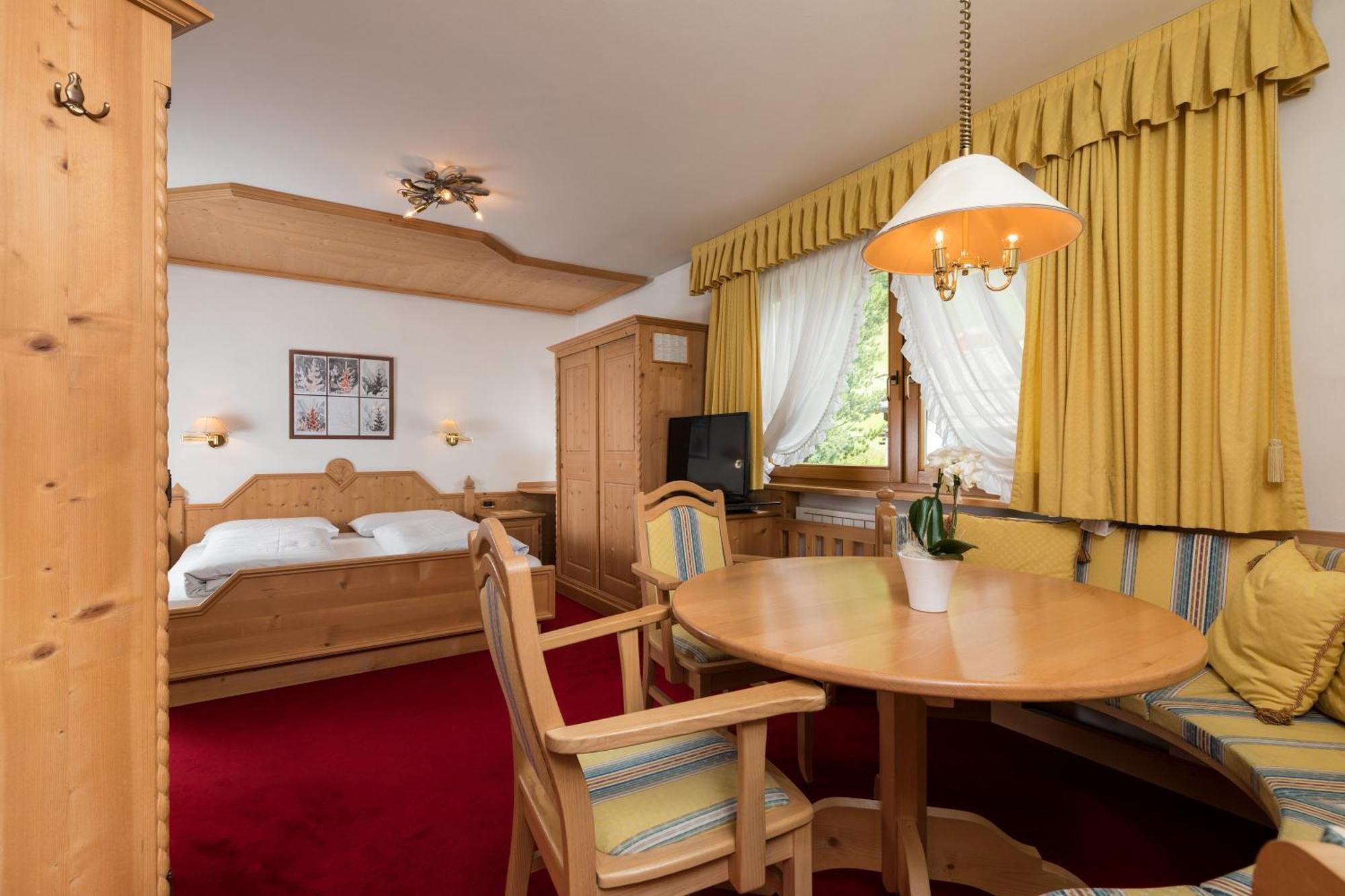 Aparthotel Garni Criss Colfosco Exterior foto